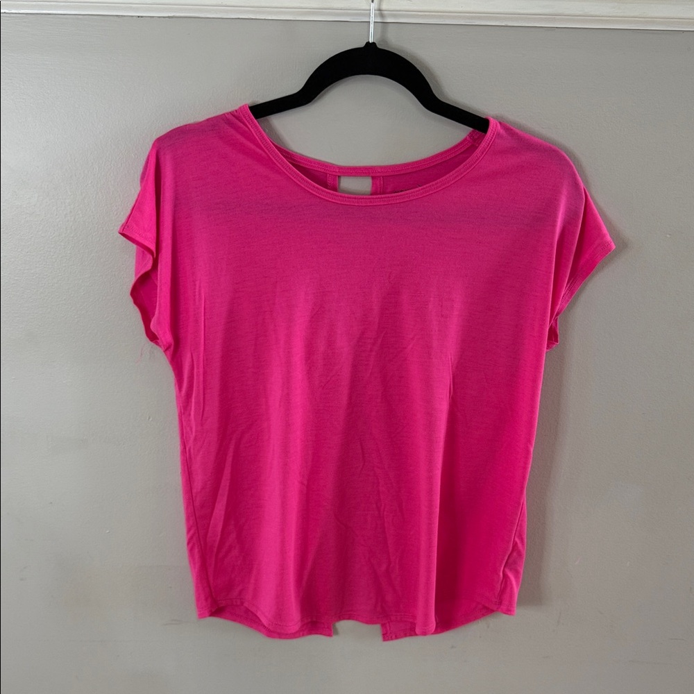 Old Navy active Bright Pink Short Sleeve Tee. Open back. Can fit women’s small